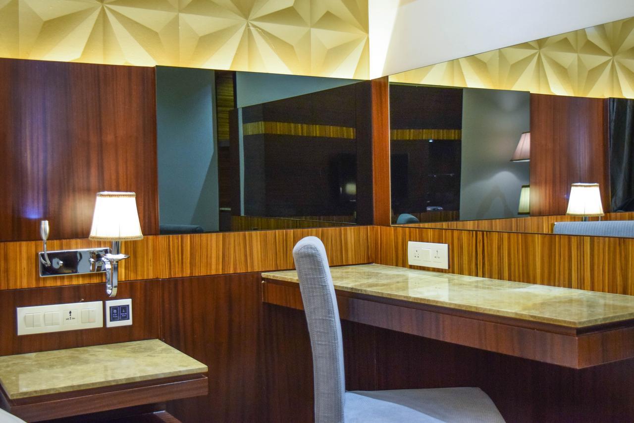 Rg Royal Hotel Бангалор Екстериор снимка