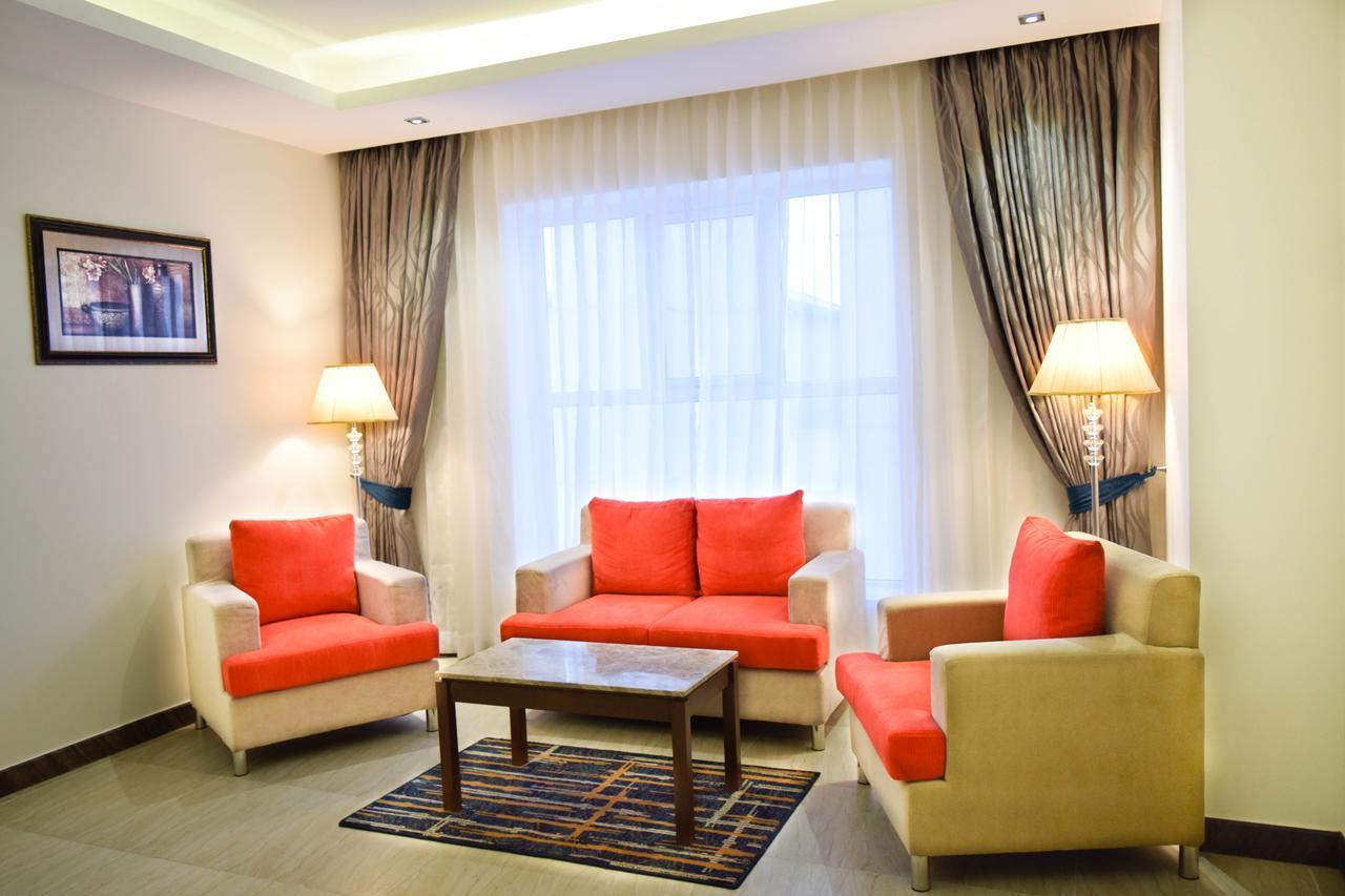 Rg Royal Hotel Бангалор Екстериор снимка