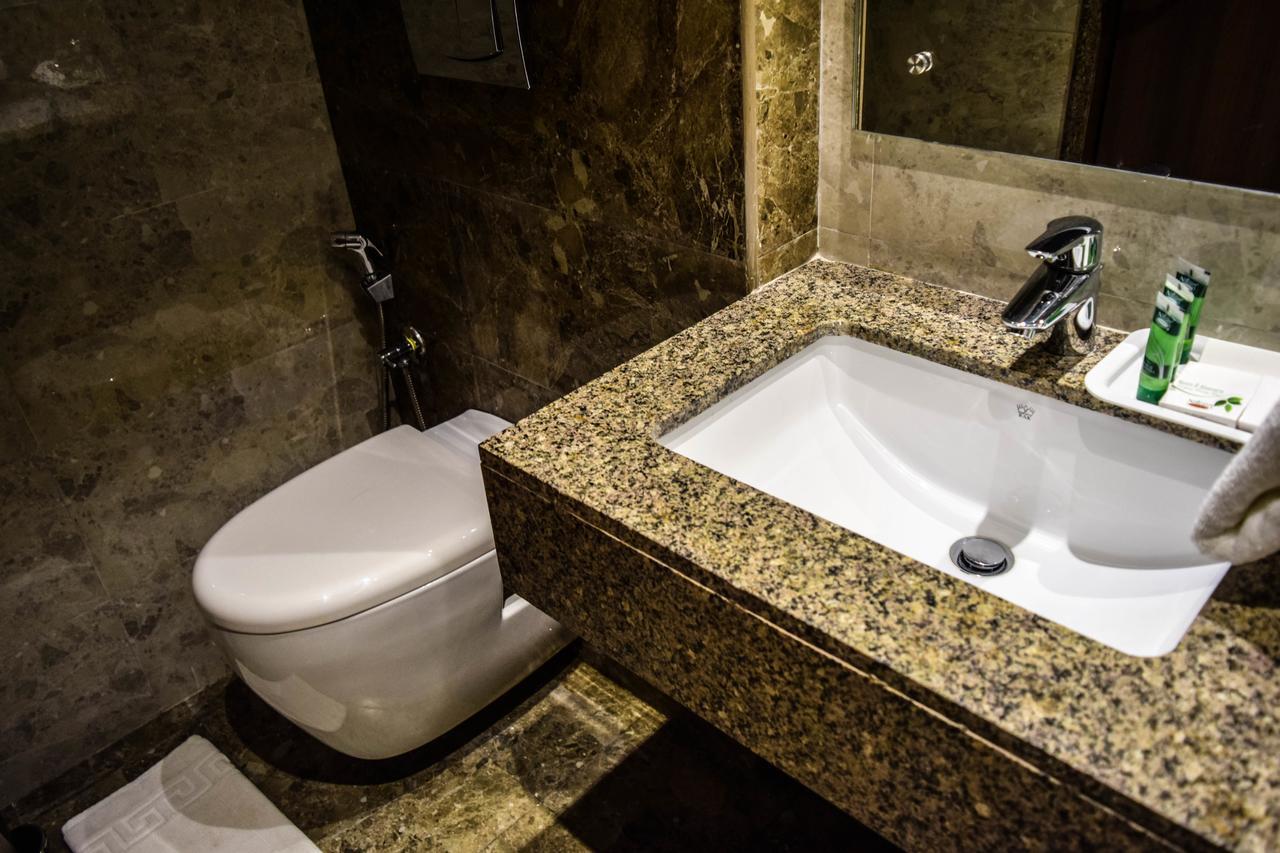 Rg Royal Hotel Бангалор Екстериор снимка