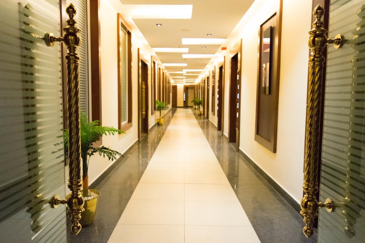 Rg Royal Hotel Бангалор Екстериор снимка