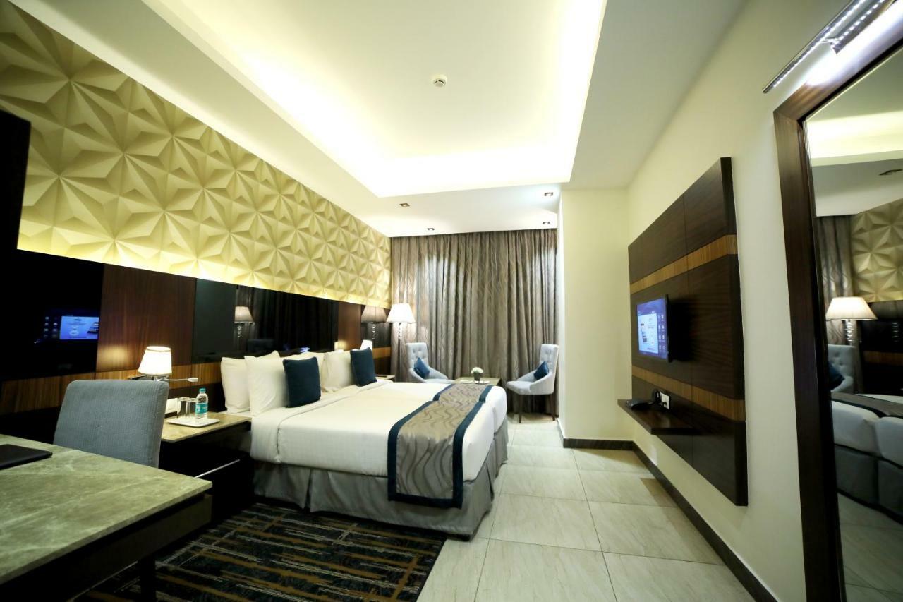 Rg Royal Hotel Бангалор Екстериор снимка