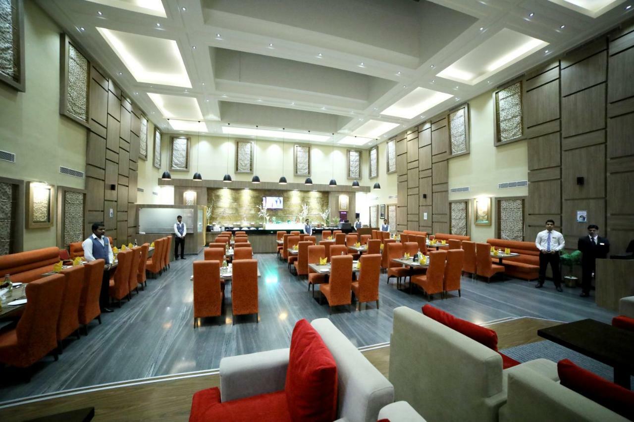 Rg Royal Hotel Бангалор Екстериор снимка