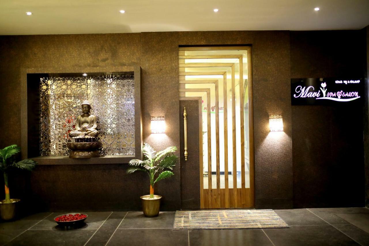 Rg Royal Hotel Бангалор Екстериор снимка