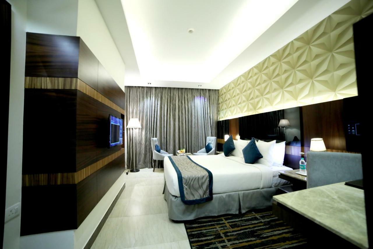Rg Royal Hotel Бангалор Екстериор снимка