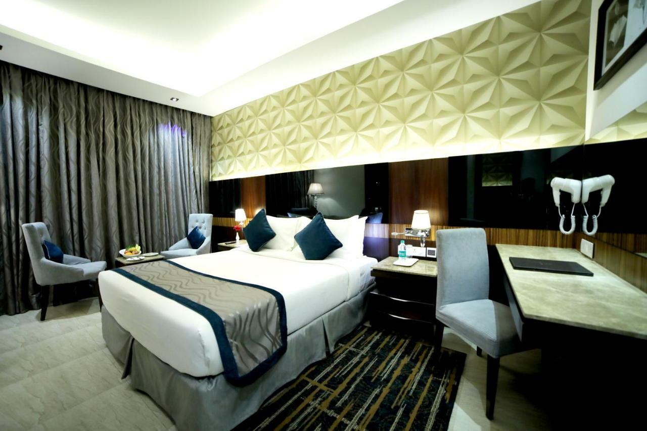 Rg Royal Hotel Бангалор Екстериор снимка